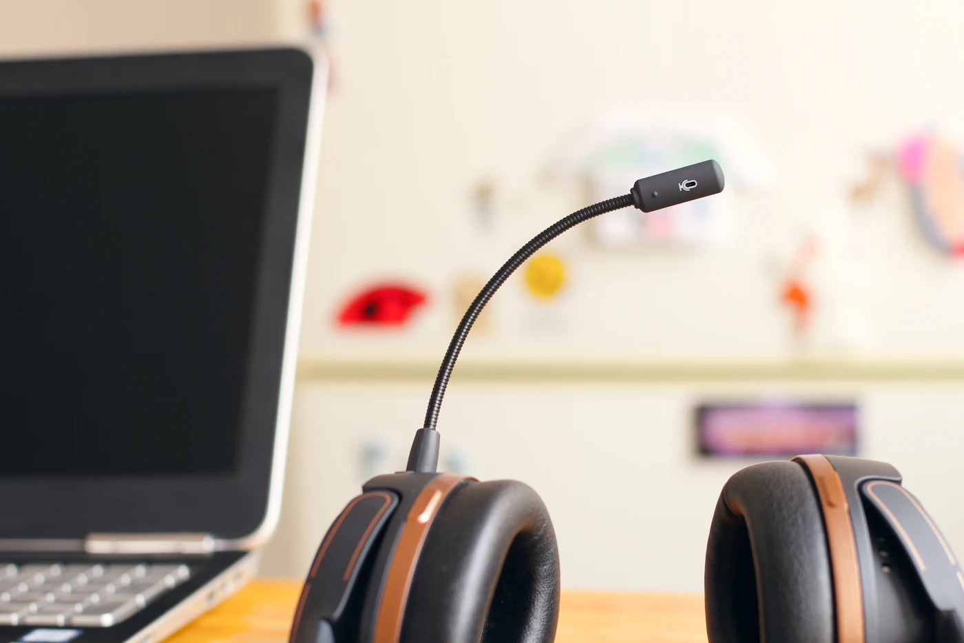 A support headset with its microphone resting beside an open laptop, ready for a technical support session